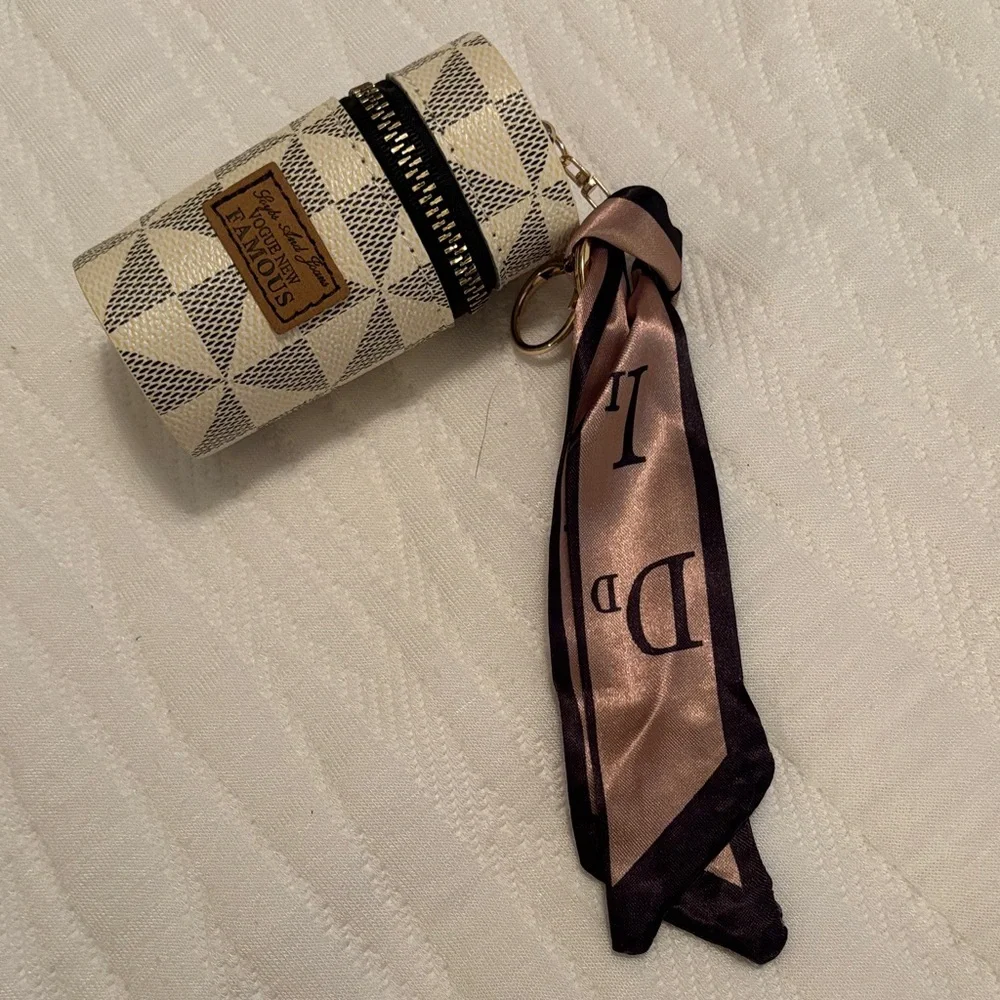 Vogue New Famous Checkered Cosmetic Case w/Keychain Embellished Purse Adornment